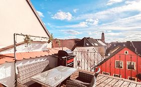 Zentrales Turm-Apt Mit Terrasse